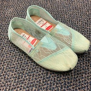Lace Toms. Size 6 BRAND NEW